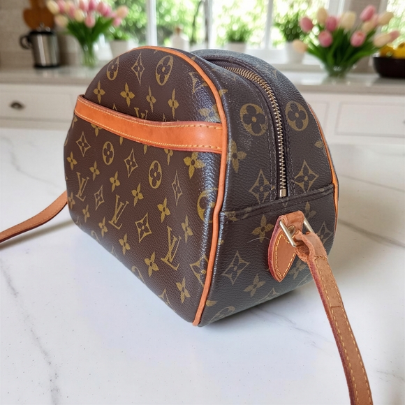 ✨️ Louis Vuitton EUC Blois Crossbody Bag Monogram Vintage 2003  ✨ - Picture 7 of 17